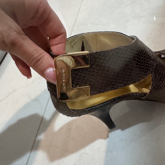 Michael Kors brown and Gold Heels - Picture 5 of 13